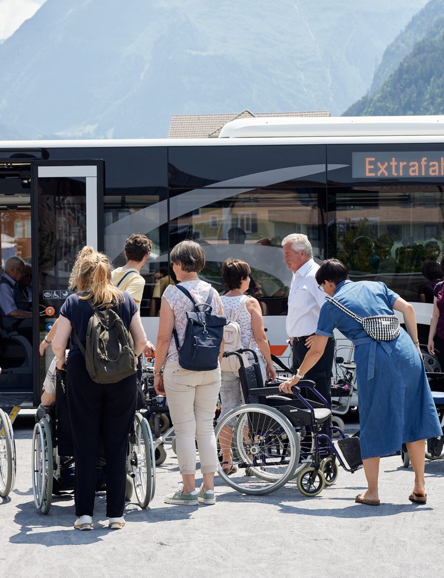 Ob Gedächtnistraining, Gesprächsgruppen, Turnen, Gestalten, Singen, Backen oder Ausflüge – für Abwechslung im Alltag ist gesorgt.